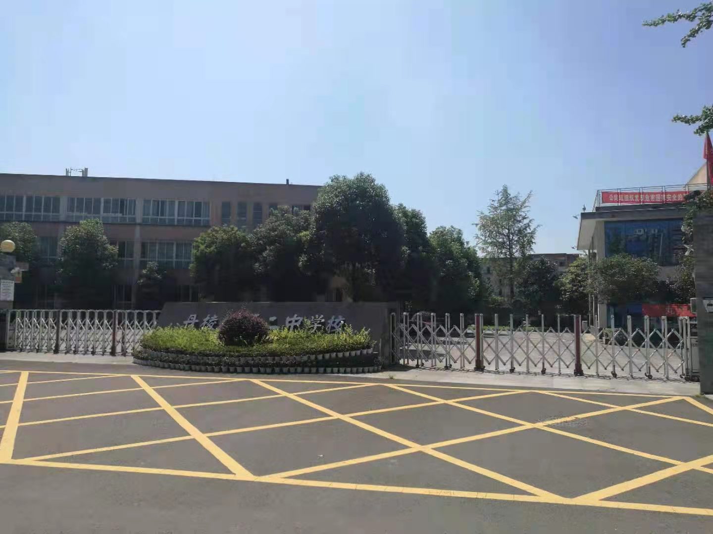 伸縮門、電動(dòng)門